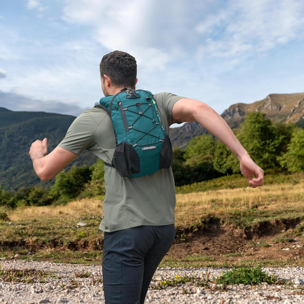 Lightweight Hydration Backpack, Running Backpack with 2L Water Bladder