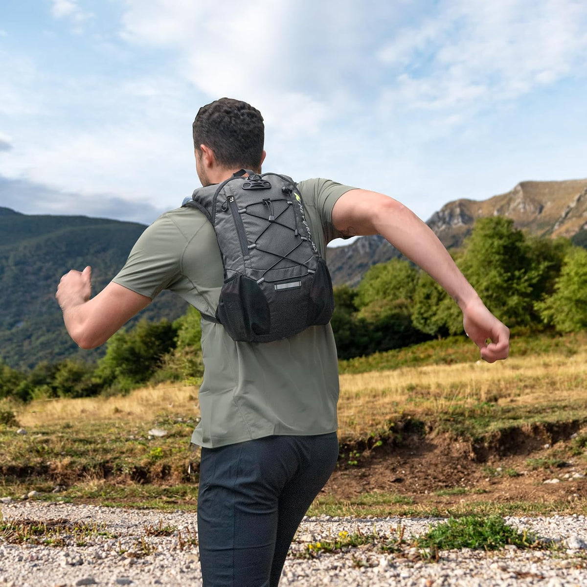 Lightweight Hydration Backpack, Running Backpack with 2L Water Bladder