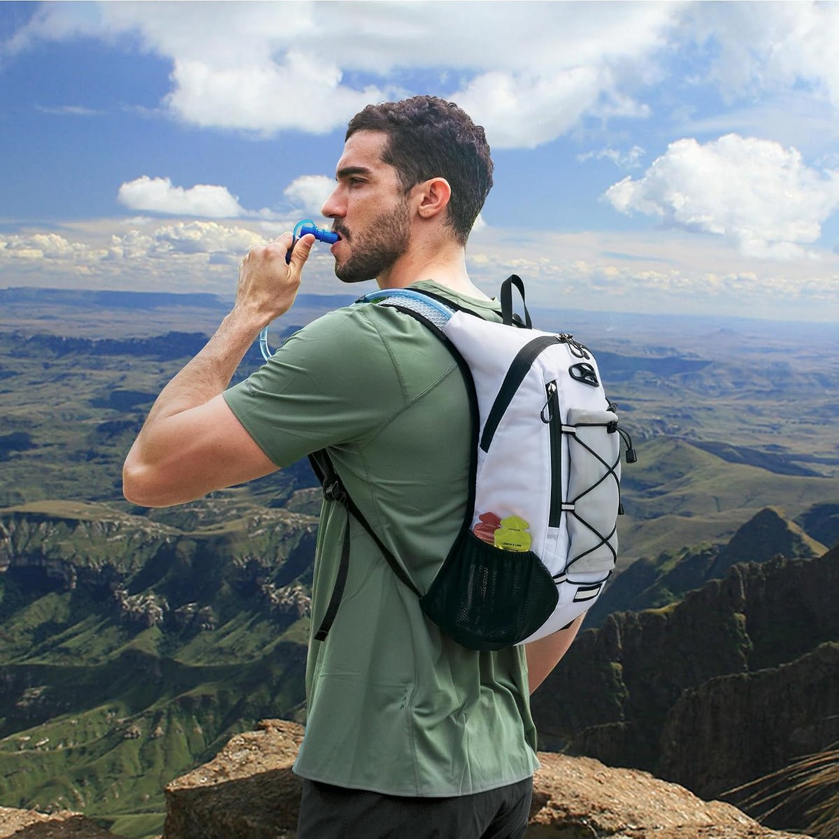 Lightweight Hydration Backpack, Running Backpack with 2L Water Bladder