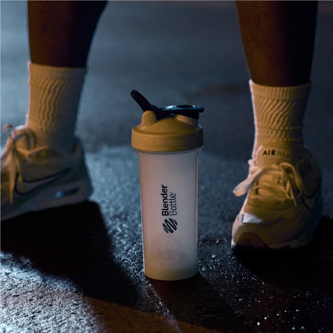 Classic V2 Plastic Shaker Bottle 20 oz Clear/Black