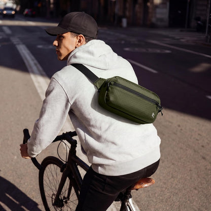 3.5L Sling Bag with RFID Blocking Crossbody Chest Pack for Men Women