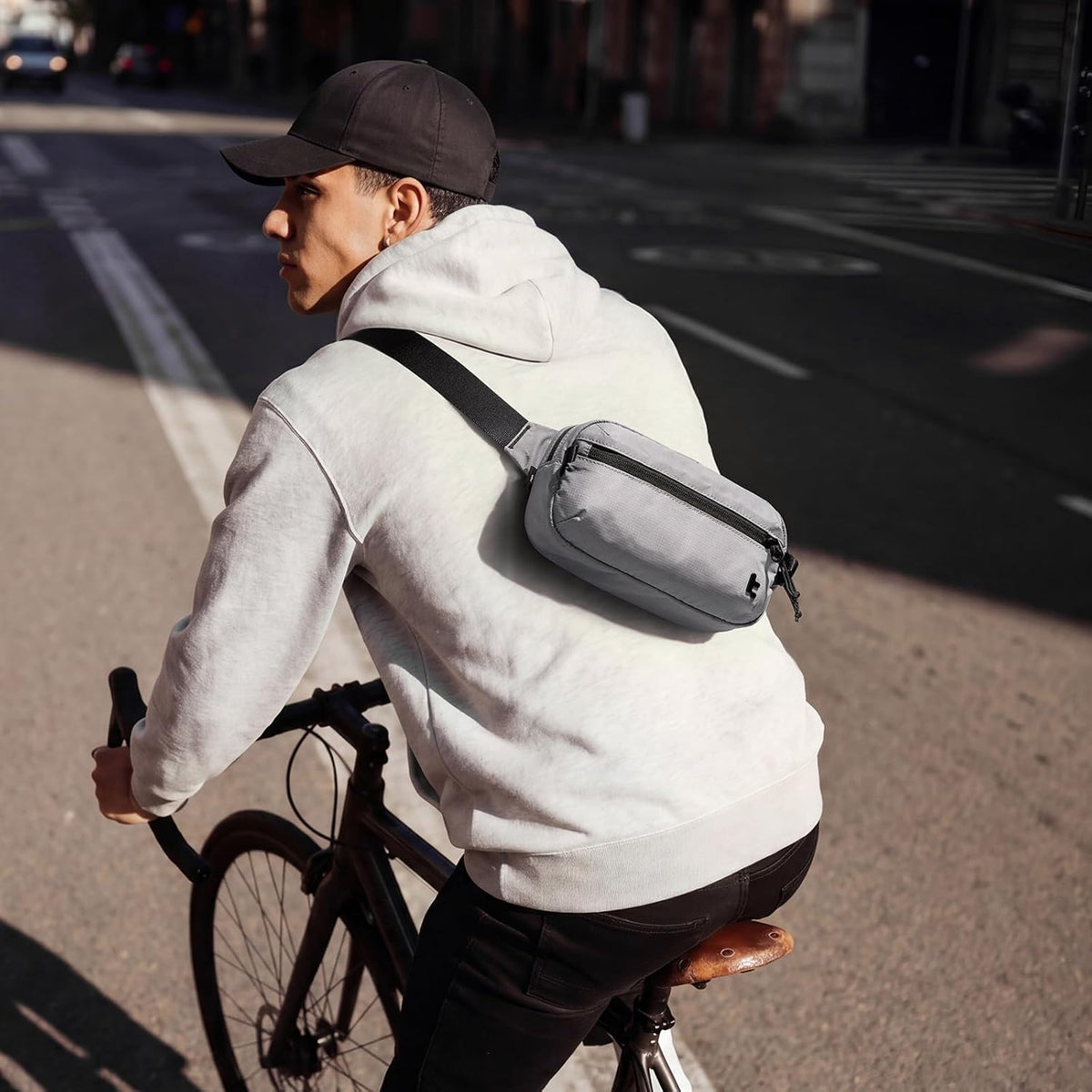 3.5L Sling Bag with RFID Blocking Crossbody Chest Pack for Men Women